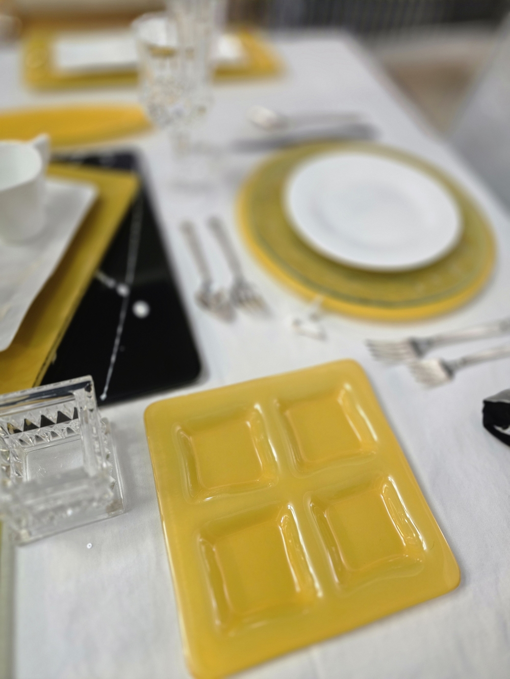 Izabel Lam 4 Compartment Art Glass Citrine Yellow 7.75" Square Plate BNIB 4-Pack